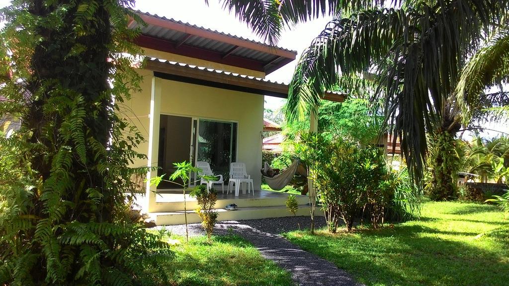 Aathid Garden Khao Lak Villa Phòng bức ảnh